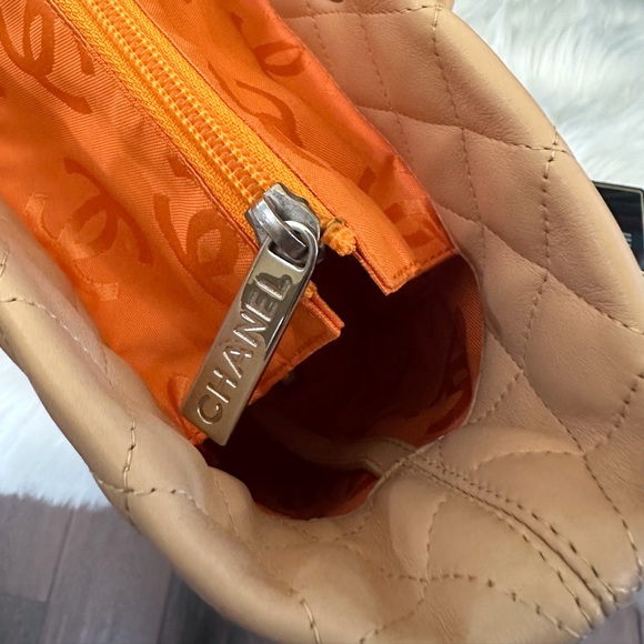 ๐๐ป๐๐ฉAuthentic CHANEL Beige Quilted Lambskin Leather Cambon Tote Bag. - Picture 14 of 17